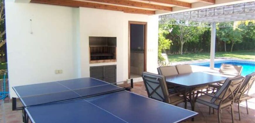 Villa for sale in Guadalmina Baja