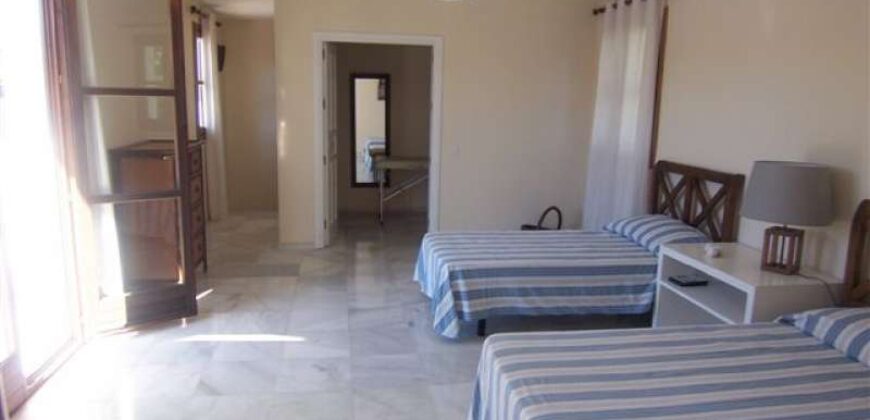 Villa for sale in Guadalmina Baja