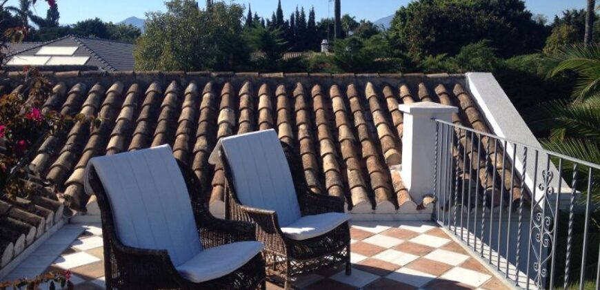 Villa for sale in Guadalmina Baja