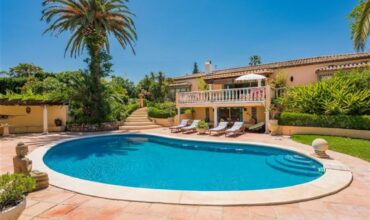 Villa for sale in Benahavis