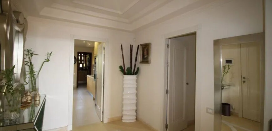 Apartment for sale in Estepona