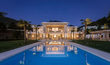 Villa for sale in Benahavis