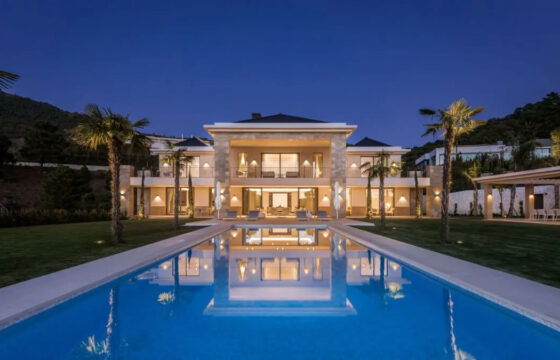 Villa for sale in Benahavis