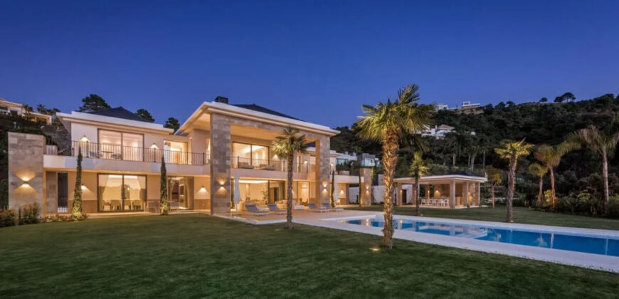 Villa for sale in Benahavis