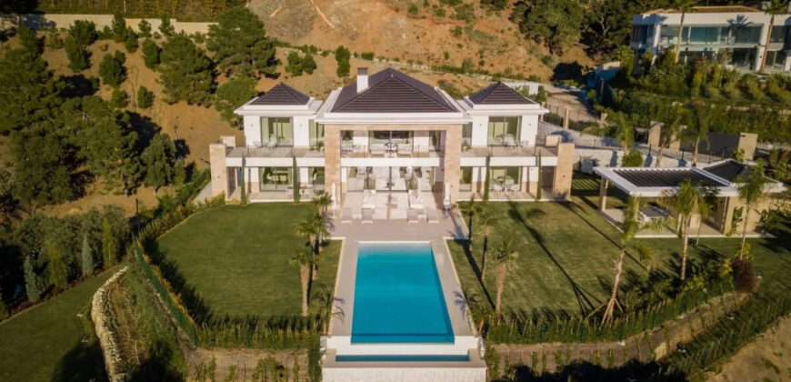 Villa for sale in Benahavis