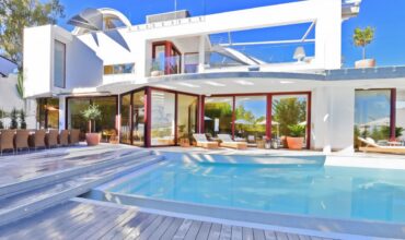 Exceptional seven bedroom villa for sale in Nueva Andalucia.