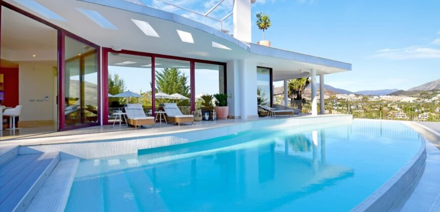 Exceptional seven bedroom villa for sale in Nueva Andalucia.