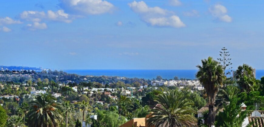 Exceptional seven bedroom villa for sale in Nueva Andalucia.