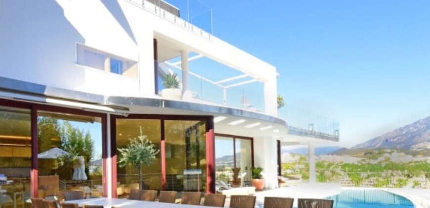 Avant-garde style Villa in Nueva Andalucia