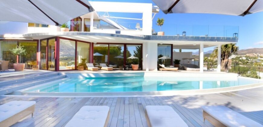 Avant-garde style Villa in Nueva Andalucia
