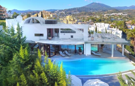 Avant-garde style Villa in Nueva Andalucia