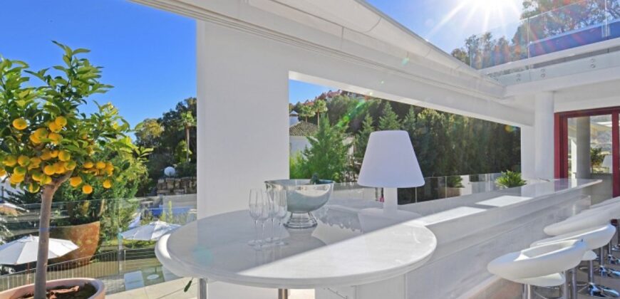 Avant-garde style Villa in Nueva Andalucia