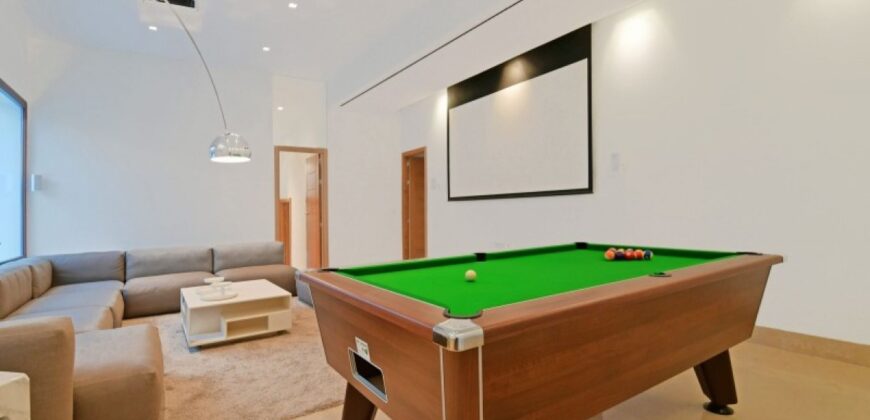 Avant-garde style Villa in Nueva Andalucia