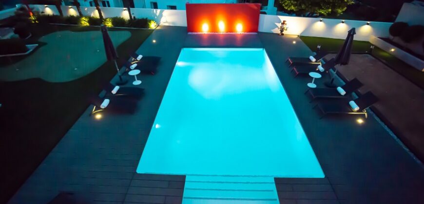 6 Bedroom Villa in Los Naranjos, Nueva Andalucia