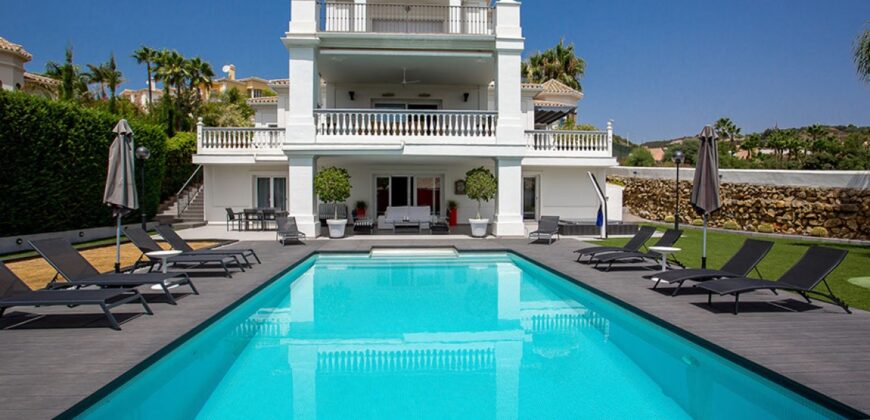 6 Bedroom Villa in Los Naranjos, Nueva Andalucia