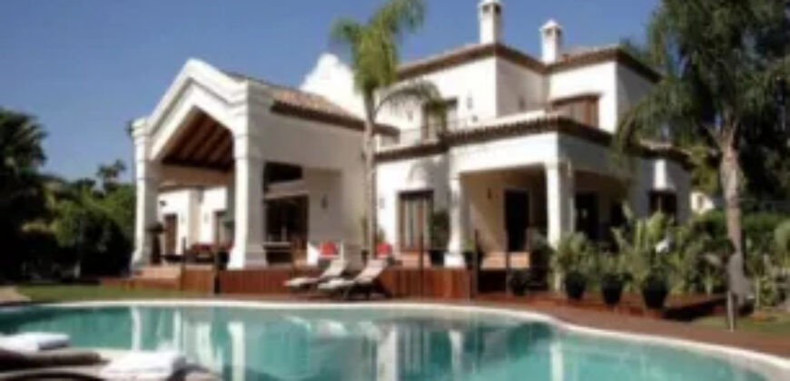 Stunning 6 bedroom villa front line golf Los Naranjos