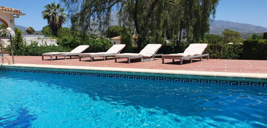 Charming large 4 bedroom villa in Las Brisas with panoramic views of La Concha
