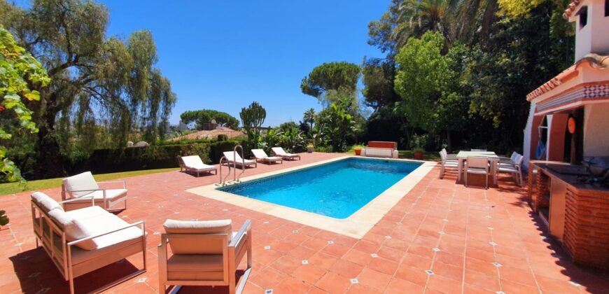 Charming large 4 bedroom villa in Las Brisas with panoramic views of La Concha