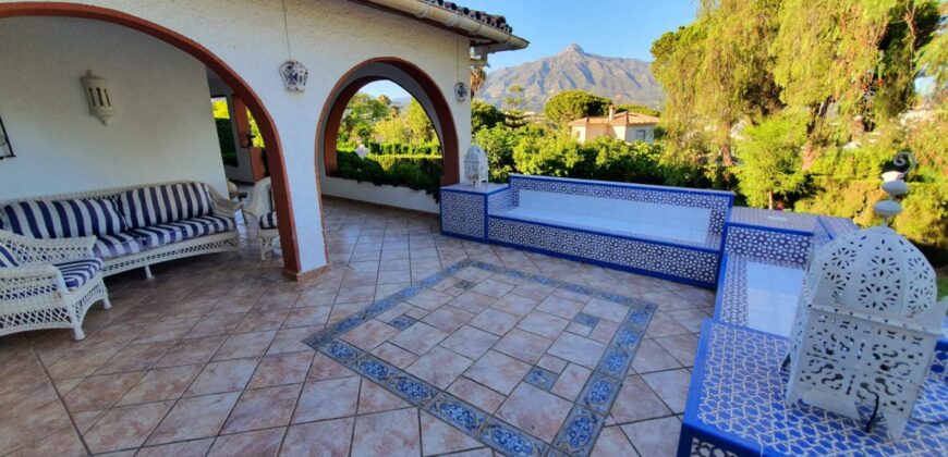 Charming large 4 bedroom villa in Las Brisas with panoramic views of La Concha