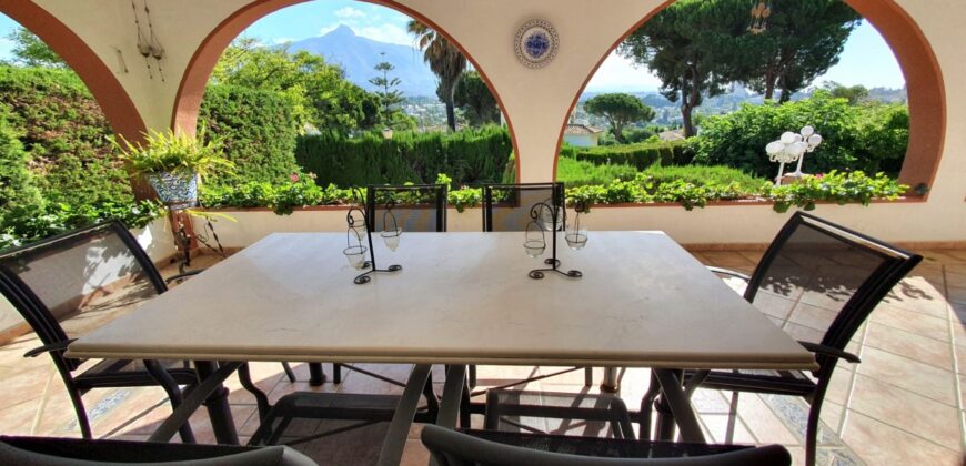 Charming large 4 bedroom villa in Las Brisas with panoramic views of La Concha