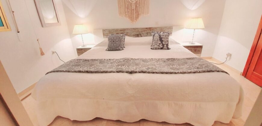 Charming large 4 bedroom villa in Las Brisas with panoramic views of La Concha