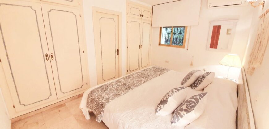 Charming large 4 bedroom villa in Las Brisas with panoramic views of La Concha