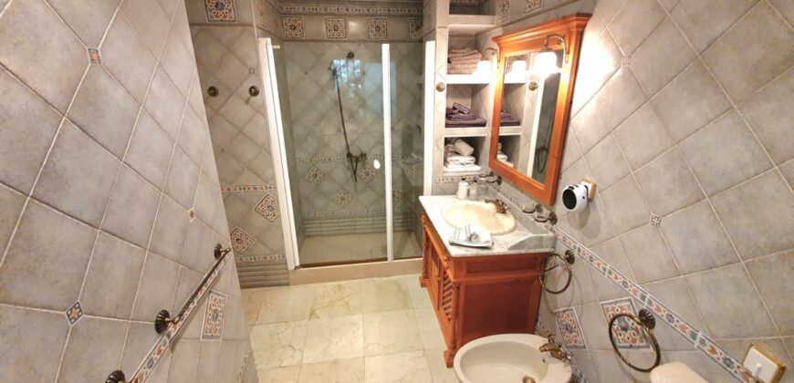 Charming large 4 bedroom villa in Las Brisas with panoramic views of La Concha