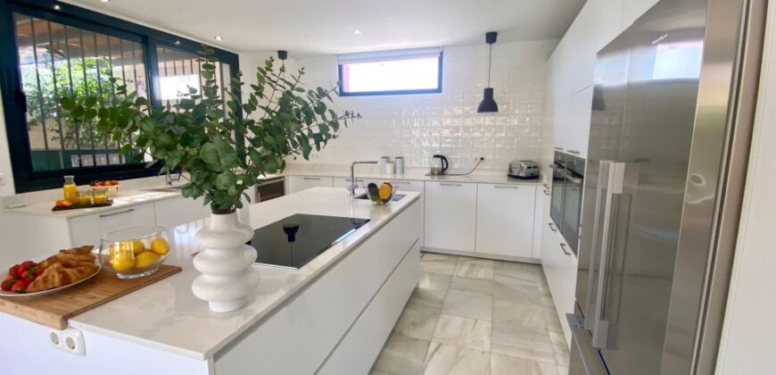 Modern villa, walking distance to the beach and the famous Puerto Banus