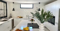 Modern villa, walking distance to the beach and the famous Puerto Banus