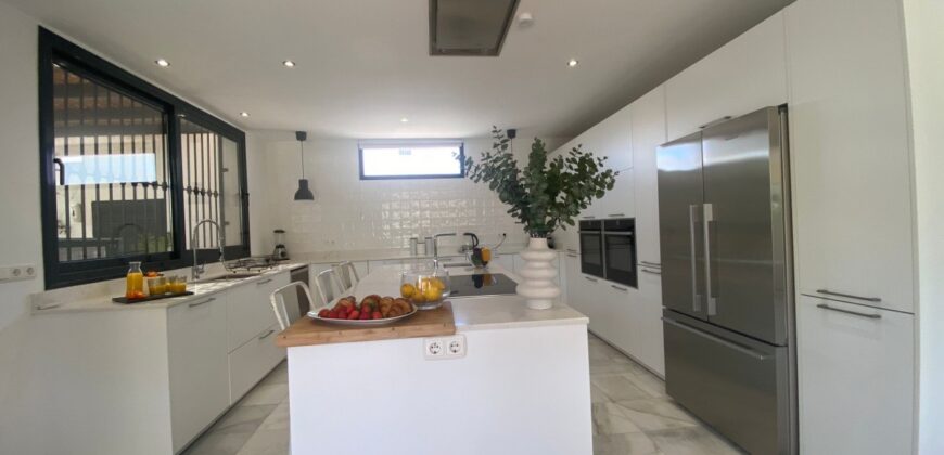 Modern villa, walking distance to the beach and the famous Puerto Banus