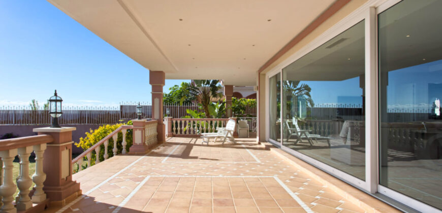 Spacious 8 bedroom villa with panoramic spectacular views of the Mediterranean