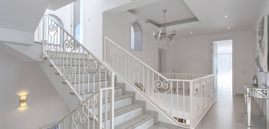 Spacious 8 bedroom villa with panoramic spectacular views of the Mediterranean