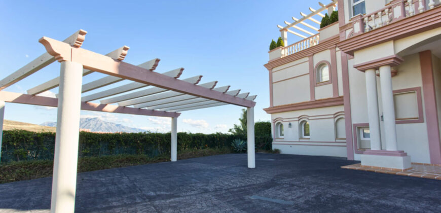 Spacious 8 bedroom villa with panoramic spectacular views of the Mediterranean
