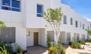 Mediterranean Style Houses with Contemporary Lines