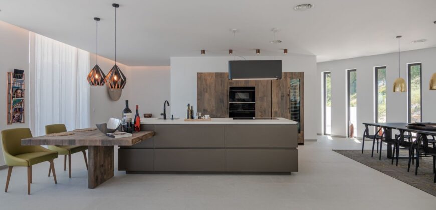 Luxury six bedroom villa built for clients who want nothing but the best!