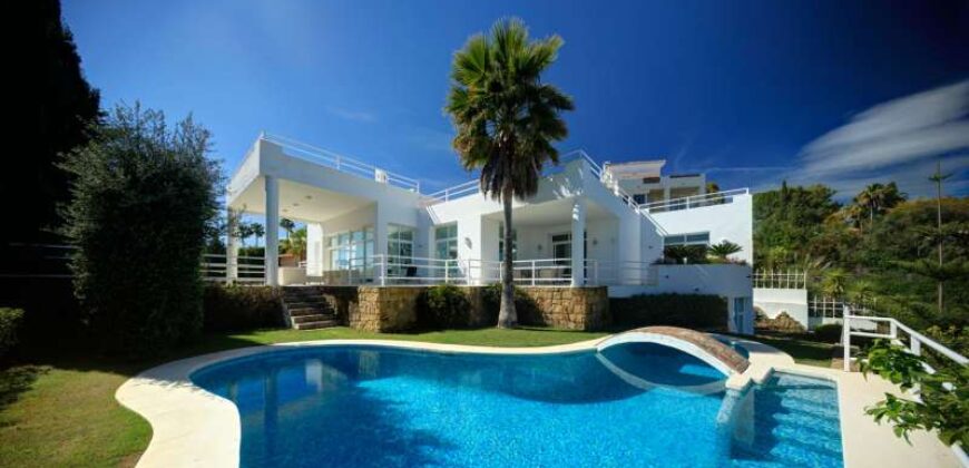 5bed Villa La Quinta, overlooking La Concha, Puerto Banus, the Mediterranean and the African coastline.