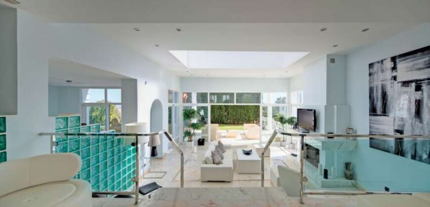 5bed Villa La Quinta, overlooking La Concha, Puerto Banus, the Mediterranean and the African coastline.