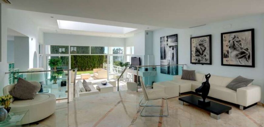 5bed Villa La Quinta, overlooking La Concha, Puerto Banus, the Mediterranean and the African coastline.