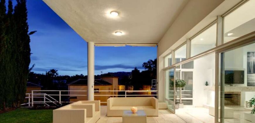 5bed Villa La Quinta, overlooking La Concha, Puerto Banus, the Mediterranean and the African coastline.