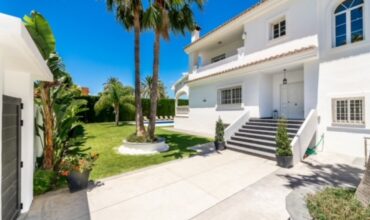 Beautiful villa situated in one of Marbella’s most prestigious urbanisations, walking distance to the beach