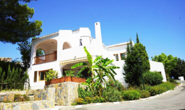 Charming upgraded 3-Bedroom Villa in Nueva Andalucia for sale