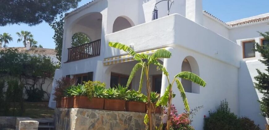 Charming upgraded 3-Bedroom Villa in Nueva Andalucia for sale