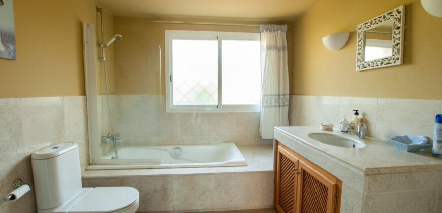 Beautiful Villa with 6 bedrooms, sleeps 14, within easy walking distance to Guadalmina beach.