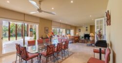 Beautiful Villa with 6 bedrooms, sleeps 14, within easy walking distance to Guadalmina beach.