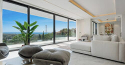 Exquisite South-Facing Villa with Panoramic Views in Los Flamingos Golf