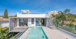 Sophisticated Luxury on Marbella’s Golden Mile: A Contemporary Masterpiece in Casablanca