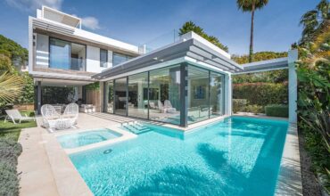 Sophisticated Luxury on Marbella’s Golden Mile: A Contemporary Masterpiece in Casablanca