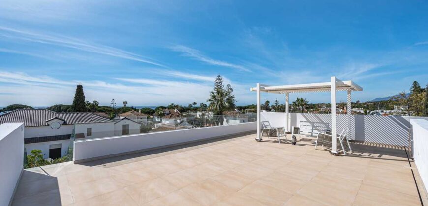 Sophisticated Luxury on Marbella’s Golden Mile: A Contemporary Masterpiece in Casablanca