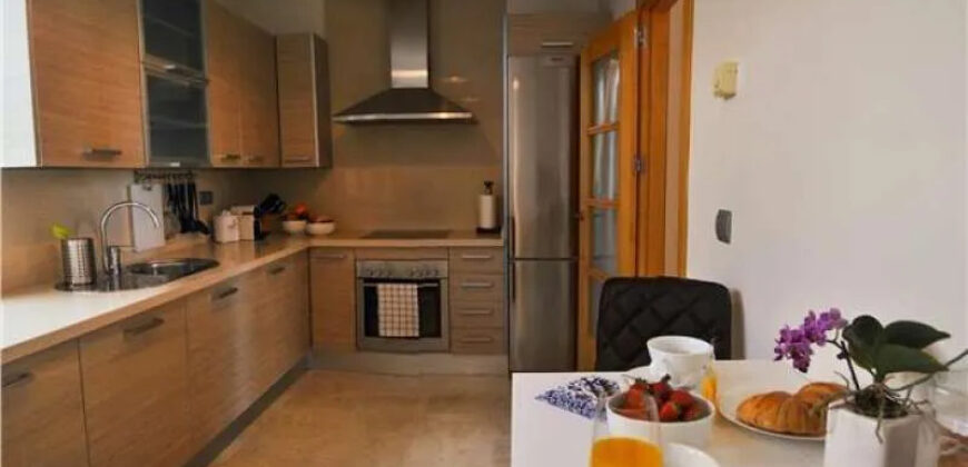 Modern 3 bedrooms towhnouse in Marbella View for long term