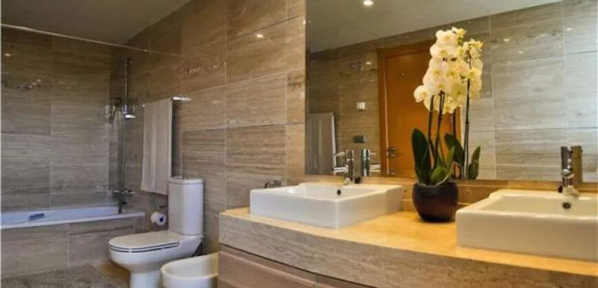 Modern 3 bedrooms towhnouse in Marbella View for long term